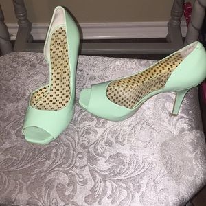 Jessica Simpson heels